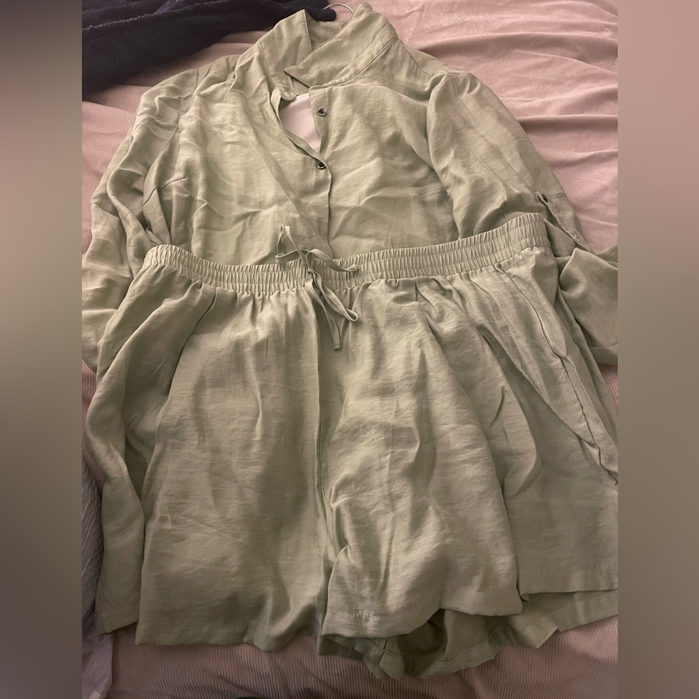 SHEIN VCAY Plus Solid Top & Shorts